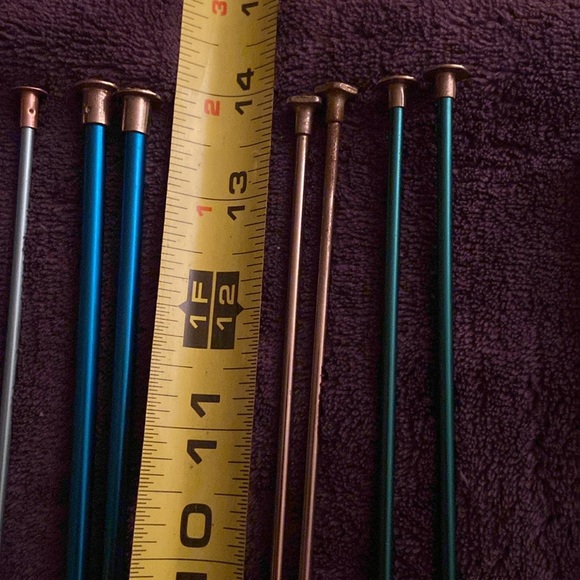 Lot of vintage knitting needles aluminum 5 pair 1 single 1 new package of 4 pins - Picture 13 of 13